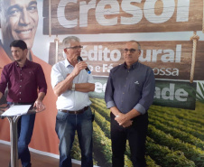 A Secretaria de Estado da Agricultura e do Abastecimento vai ampliar a possibilidade de financiamento direto para que os agricultores familiares participem do programa Trator Solidário. Um instrumento de parceria foi assinada durante o Show Rural, em Cascavel, possibilitando que a Cresol Baser opere diretamente com o agricultor e não mais por meio do Banco Regional de Desenvolvimento do Extremo Sul (BRDE).
Foto: Evandro Fadel/Seab