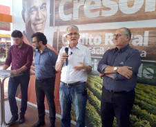 A Secretaria de Estado da Agricultura e do Abastecimento vai ampliar a possibilidade de financiamento direto para que os agricultores familiares participem do programa Trator Solidário. Um instrumento de parceria foi assinada durante o Show Rural, em Cascavel, possibilitando que a Cresol Baser opere diretamente com o agricultor e não mais por meio do Banco Regional de Desenvolvimento do Extremo Sul (BRDE).
Foto: Evandro Fadel/Seab