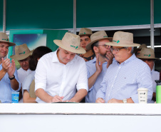 O Banco Regional de Desenvolvimento do Extremo Sul (BRDE) lançou nesta quinta-feira (06), no Show Rural em Cascavel (Oeste), o edital de chamamento público do programa BRDE Labs, voltado ao apoio, capacitação e aporte financeiro de startups. Na solenidade, que teve a presença do governador Carlos Massa Ratinho Junior, também foram assinados contratos de crédito com cooperativas agroindustriais. - Cascavel, 06/02/2020  -  Foto: Rodrigo Félix Leal/AEN