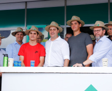 O Banco Regional de Desenvolvimento do Extremo Sul (BRDE) lançou nesta quinta-feira (06), no Show Rural em Cascavel (Oeste), o edital de chamamento público do programa BRDE Labs, voltado ao apoio, capacitação e aporte financeiro de startups. Na solenidade, que teve a presença do governador Carlos Massa Ratinho Junior, também foram assinados contratos de crédito com cooperativas agroindustriais. - Cascavel, 06/02/2020  -  Foto: Rodrigo Félix Leal/AEN