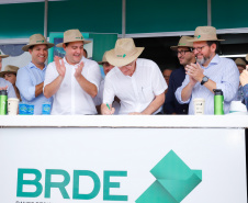 O Banco Regional de Desenvolvimento do Extremo Sul (BRDE) lançou nesta quinta-feira (06), no Show Rural em Cascavel (Oeste), o edital de chamamento público do programa BRDE Labs, voltado ao apoio, capacitação e aporte financeiro de startups. Na solenidade, que teve a presença do governador Carlos Massa Ratinho Junior, também foram assinados contratos de crédito com cooperativas agroindustriais. - Cascavel, 06/02/2020  -  Foto: Rodrigo Félix Leal/AEN