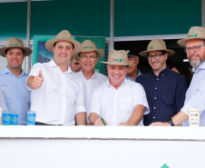O Banco Regional de Desenvolvimento do Extremo Sul (BRDE) lançou nesta quinta-feira (06), no Show Rural em Cascavel (Oeste), o edital de chamamento público do programa BRDE Labs, voltado ao apoio, capacitação e aporte financeiro de startups. Na solenidade, que teve a presença do governador Carlos Massa Ratinho Junior, também foram assinados contratos de crédito com cooperativas agroindustriais. - Cascavel, 06/02/2020  -  Foto: Rodrigo Félix Leal/AEN