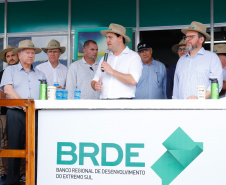 O Banco Regional de Desenvolvimento do Extremo Sul (BRDE) lançou nesta quinta-feira (06), no Show Rural em Cascavel (Oeste), o edital de chamamento público do programa BRDE Labs, voltado ao apoio, capacitação e aporte financeiro de startups. Na solenidade, que teve a presença do governador Carlos Massa Ratinho Junior, também foram assinados contratos de crédito com cooperativas agroindustriais. - Cascavel, 06/02/2020  -  Foto: Rodrigo Félix Leal/AEN