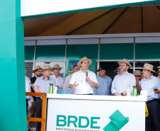 O Banco Regional de Desenvolvimento do Extremo Sul (BRDE) lançou nesta quinta-feira (06), no Show Rural em Cascavel (Oeste), o edital de chamamento público do programa BRDE Labs, voltado ao apoio, capacitação e aporte financeiro de startups. Na solenidade, que teve a presença do governador Carlos Massa Ratinho Junior, também foram assinados contratos de crédito com cooperativas agroindustriais. - Cascavel, 06/02/2020  -  Foto: Rodrigo Félix Leal/AEN