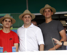 O Banco Regional de Desenvolvimento do Extremo Sul (BRDE) lançou nesta quinta-feira (06), no Show Rural em Cascavel (Oeste), o edital de chamamento público do programa BRDE Labs, voltado ao apoio, capacitação e aporte financeiro de startups. Na solenidade, que teve a presença do governador Carlos Massa Ratinho Junior, também foram assinados contratos de crédito com cooperativas agroindustriais. - Cascavel, 06/02/2019 - Foto: Gilson Abreu/AEN
