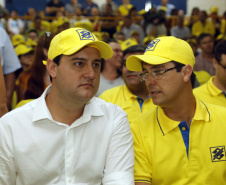 O governador Carlos Massa Ratinho Junior entregou nesta quinta-feira (06), durante o Show Rural, em Cascavel, as chaves de mais um trator do programa Trator Solidário. Os beneficiados foram o criador de vacas de leite Roque Selzler e sua mulher, Leonete, moradores de Pato Bragado. - Cascavel, 06/02/2020 -  Foto: Gilson Abreu/AEN