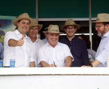 Recursos foram anunciados no Show Rural. São R$ 30 milhões para reativar unidade, que terá capacidade de abater 200 mil aves/dia e abrirá cerca de dois mil novos postos de trabalho. Além disso, outros R$ 76 milhões destinados para sete cooperativas do Estado. Foto: Gilson Abreu/AEN