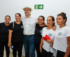 O governador Carlos Massa Ratinho Junior apresentou nesta quinta-feira (6) ao setor cooperativista o programa Descomplica Rural, criado para facilitar a emissão de licenciamentos ambientais. O objetivo é induzir o desenvolvimento sustentável com metodologia mais moderna, e permitir a geração de novos negócios e mais empregos no setor. A exposição detalhada das mudanças aconteceu na Casa Paraná Cooperativo, no Show Rural, em Cascavel.