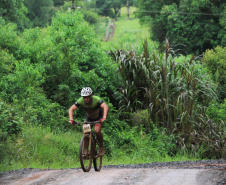 Pesquisa apontou que o segmento Ecoturismo/Natureza/Turismo de Aventura é o segundo mais procurado por clientes no Paraná (16,2%). o Governo do Paraná tem ações para reforçar este segmento no Estado. Confira roteiro com dicas de onde se aventurar pelo Estado.
Foto: Thaise Oliveira/Esporte PR