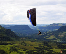 Pesquisa apontou que o segmento Ecoturismo/Natureza/Turismo de Aventura é o segundo mais procurado por clientes no Paraná (16,2%). Preparamos um roteiro com dicas preciosas de onde se aventurar pelo Estado.
Foto: Valdir Amaral/Esporte PR