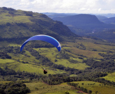 Pesquisa apontou que o segmento Ecoturismo/Natureza/Turismo de Aventura é o segundo mais procurado por clientes no Paraná (16,2%). Preparamos um roteiro com dicas preciosas de onde se aventurar pelo Estado.
Foto: Valdir Amaral/Esporte PR