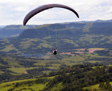 Pesquisa apontou que o segmento Ecoturismo/Natureza/Turismo de Aventura é o segundo mais procurado por clientes no Paraná (16,2%). Preparamos um roteiro com dicas preciosas de onde se aventurar pelo Estado.
Foto: Valdir Amaral/Esporte PR