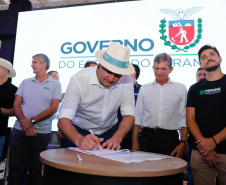 Protocolo de intenções foi assinado governador Carlos Massa Ratinho Junior. Medida vai beneficiar mais de 50 cidades da região oeste com expertise da Celepar.
Foto: Rodrigo Felix Leal