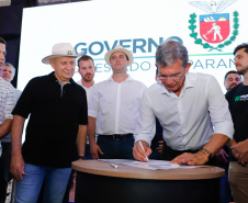 Protocolo de intenções foi assinado governador Carlos Massa Ratinho Junior. Medida vai beneficiar mais de 50 cidades da região oeste com expertise da Celepar.
Foto: Rodrigo Felix Leal
