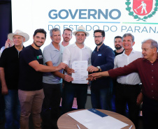 Protocolo de intenções foi assinado governador Carlos Massa Ratinho Junior. Medida vai beneficiar mais de 50 cidades da região oeste com expertise da Celepar.
Foto: Rodrigo Felix Leal