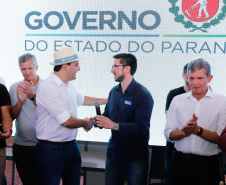 Protocolo de intenções foi assinado governador Carlos Massa Ratinho Junior. Medida vai beneficiar mais de 50 cidades da região oeste com expertise da Celepar.
Foto: Rodrigo Felix Leal