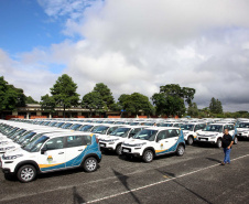 A Rede de Proteção Social e Especial Básica do Paraná ganhou reforço nesta sexta-feira (07), com o repasse de 222 carros e 15 micro-ônibus para 167 municípios do Estado