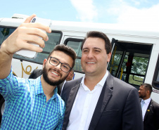 A Rede de Proteção Social e Especial Básica do Paraná ganhou reforço nesta sexta-feira (07), com o repasse de 222 carros e 15 micro-ônibus para 167 municípios do Estado