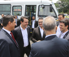 A Rede de Proteção Social e Especial Básica do Paraná ganhou reforço nesta sexta-feira (07), com o repasse de 222 carros e 15 micro-ônibus para 167 municípios do Estado