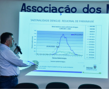 Os prefeitos que integram a Associação dos Municípios do Noroeste Paranaense (Amunpar) receberam orientações e conheceram um pouco mais sobre as ações do Governo do Paraná no combate à dengue. O secretário de Estado da Saúde, Beto Preto, esteve na manhã desta sexta-feira (7), em Paranavaí, na posse da nova diretoria da entidade, que congrega 28 municípios, e falou aos gestores sobre o panorama da dengue no Paraná.  -  Paranavaí, 07/02/2020  -  Foto: Ivan Fuquini/Divulgação SESA