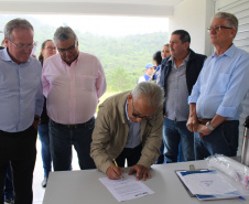 O Governo do Estado inaugurou nesta terça-feira (11) em Campina Grande do Sul, na Região Metropolitana de Curitiba, o novo Posto de Fiscalização de Trânsito Agropecuário, da Agência de Defesa Agropecuária do Paraná (Adapar). Também foi assinado um termo que determina a cessão do posto do Fundepec para a Adapar.  - Campina Grande do Sul, 11/02/2020  -  Foto: Gisele Barão/SEAB