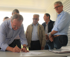 O Governo do Estado inaugurou nesta terça-feira (11) em Campina Grande do Sul, na Região Metropolitana de Curitiba, o novo Posto de Fiscalização de Trânsito Agropecuário, da Agência de Defesa Agropecuária do Paraná (Adapar). Também foi assinado um termo que determina a cessão do posto do Fundepec para a Adapar.  - Campina Grande do Sul, 11/02/2020  -  Foto: Gisele Barão/SEAB