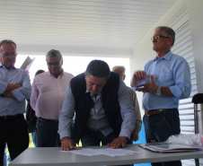 O Governo do Estado inaugurou nesta terça-feira (11) em Campina Grande do Sul, na Região Metropolitana de Curitiba, o novo Posto de Fiscalização de Trânsito Agropecuário, da Agência de Defesa Agropecuária do Paraná (Adapar). Também foi assinado um termo que determina a cessão do posto do Fundepec para a Adapar.  - Campina Grande do Sul, 11/02/2020  -  Foto: Gisele Barão/SEAB