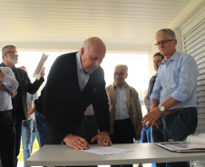 O Governo do Estado inaugurou nesta terça-feira (11) em Campina Grande do Sul, na Região Metropolitana de Curitiba, o novo Posto de Fiscalização de Trânsito Agropecuário, da Agência de Defesa Agropecuária do Paraná (Adapar). Também foi assinado um termo que determina a cessão do posto do Fundepec para a Adapar.  - Campina Grande do Sul, 11/02/2020  -  Foto: Gisele Barão/SEAB