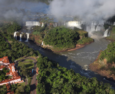 Companhia Latam anunciou a ampliação de 2 para 16 o número semanal de voos diretos entre as cidades paranaenses. Para o governador Carlos Massa Ratinho Junior iniciativa reforça a condição de Foz do Iguaçu como um dos principais polos turísticos do País.
 Foto: José Fernando Ogura/AEN