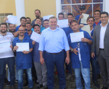 As Carretas do Conhecimento qualificaram mais 44 trabalhadores paranaenses para o mercado de trabalho ? desta vez na Cidade Industrial de Curitiba (CIC).  O secretário da Justiça, Família e Trabalho do Governo do Paraná, Ney Leprevost, certificou os formandos do curso de Manutenção de Motocicletas nesta quarta-feira (12/02), na Paróquia Santa Edwiges, em Curitiba.  -  Curitiba, 13/02/2020  -  Foto: Divulgação SEJUF