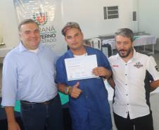 As Carretas do Conhecimento qualificaram mais 44 trabalhadores paranaenses para o mercado de trabalho ? desta vez na Cidade Industrial de Curitiba (CIC).  O secretário da Justiça, Família e Trabalho do Governo do Paraná, Ney Leprevost, certificou os formandos do curso de Manutenção de Motocicletas nesta quarta-feira (12/02), na Paróquia Santa Edwiges, em Curitiba.  -  Curitiba, 13/02/2020  -  Foto: Divulgação SEJUF