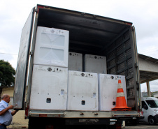 O Programa Leite das Crianças, do Governo do Estado, recebeu 700 caixas térmicas e 176 freezers para os pontos de distribuição e redistribuição. Os equipamentos estão sendo transportados ao longo desta semana para os núcleos regionais da Secretaria de Estado da Agricultura e do Abastecimento, que encaminharão aos municípios conforme a necessidade de cada um.  -  Curitiba, 13/02/2020  -  Foto: Gisele Barão/SEAB