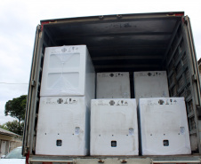 O Programa Leite das Crianças, do Governo do Estado, recebeu 700 caixas térmicas e 176 freezers para os pontos de distribuição e redistribuição. Os equipamentos estão sendo transportados ao longo desta semana para os núcleos regionais da Secretaria de Estado da Agricultura e do Abastecimento, que encaminharão aos municípios conforme a necessidade de cada um.  -  Curitiba, 13/02/2020  -  Foto: Gisele Barão/SEAB