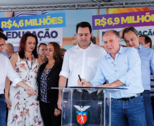Governador Carlos Massa Ratinho Junior entrega a nova sede do Colégio Estadual Bandeirantes, em Campina Grande do Sul e libera recursos para pavimentação de ruas da cidade - Campina Grande do Sul, 13/02/2020 - Foto:  Rodrigo Félix Leal/AEN