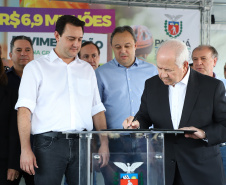 Governador Carlos Massa Ratinho Junior entrega a nova sede do Colégio Estadual Bandeirantes, em Campina Grande do Sul e libera recursos para pavimentação de ruas  da cidade  -  Campina Grande do Sul, 13/02/2020  -  Foto: José Fernando Ogura/AEN 