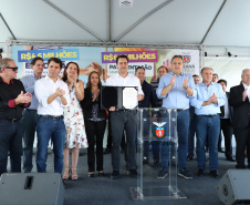 Governador Carlos Massa Ratinho Junior entrega a nova sede do Colégio Estadual Bandeirantes, em Campina Grande do Sul e libera recursos para pavimentação de ruas  da cidade  -  Campina Grande do Sul, 13/02/2020  -  Foto: José Fernando Ogura/AEN 