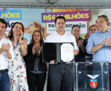 Governador Carlos Massa Ratinho Junior entrega a nova sede do Colégio Estadual Bandeirantes, em Campina Grande do Sul e libera recursos para pavimentação de ruas  da cidade  -  Campina Grande do Sul, 13/02/2020  -  Foto: José Fernando Ogura/AEN 