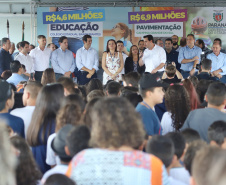 Governador Carlos Massa Ratinho Junior entrega a nova sede do Colégio Estadual Bandeirantes, em Campina Grande do Sul e libera recursos para pavimentação de ruas  da cidade  -  Campina Grande do Sul, 13/02/2020  -  Foto: José Fernando Ogura/AEN 