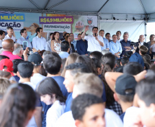 Governador Carlos Massa Ratinho Junior entrega a nova sede do Colégio Estadual Bandeirantes, em Campina Grande do Sul e libera recursos para pavimentação de ruas  da cidade  -  Campina Grande do Sul, 13/02/2020  -  Foto: José Fernando Ogura/AEN 
