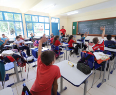 O governador Carlos Massa Ratinho inaugura a Escola Municipal Ana Zorning e confirma recursos para pavimentação, em Rio Negro, região sudeste do Paraná. Presentes no evento: prefeito de Rio Negro, Milton José Paizani; secretário de Desenvolvimento Urbano, João Carlos Ortega; secretário de Educação e do Esporte, Renato Feder; de Agricultura e Abastecimento, Norberto Ortigara; entre outros.Rio Negro, 13-02-20.Foto: Arnaldo Alves / AEN.