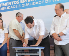 O governador Carlos Massa Ratinho inaugura a Escola Municipal Ana Zorning e confirma recursos para pavimentação, em Rio Negro, região sudeste do Paraná. Presentes no evento: prefeito de Rio Negro, Milton José Paizani; secretário de Desenvolvimento Urbano, João Carlos Ortega; secretário de Educação e do Esporte, Renato Feder; de Agricultura e Abastecimento, Norberto Ortigara; entre outros.Rio Negro, 13-02-20.Foto: Arnaldo Alves / AEN.