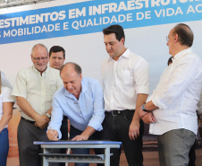 O governador Carlos Massa Ratinho inaugura a Escola Municipal Ana Zorning e confirma recursos para pavimentação, em Rio Negro, região sudeste do Paraná. Presentes no evento: prefeito de Rio Negro, Milton José Paizani; secretário de Desenvolvimento Urbano, João Carlos Ortega; secretário de Educação e do Esporte, Renato Feder; de Agricultura e Abastecimento, Norberto Ortigara; entre outros.Rio Negro, 13-02-20.Foto: Arnaldo Alves / AEN.