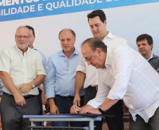 O governador Carlos Massa Ratinho inaugura a Escola Municipal Ana Zorning e confirma recursos para pavimentação, em Rio Negro, região sudeste do Paraná. Presentes no evento: prefeito de Rio Negro, Milton José Paizani; secretário de Desenvolvimento Urbano, João Carlos Ortega; secretário de Educação e do Esporte, Renato Feder; de Agricultura e Abastecimento, Norberto Ortigara; entre outros.Rio Negro, 13-02-20.Foto: Arnaldo Alves / AEN.