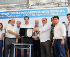 O governador Carlos Massa Ratinho inaugura a Escola Municipal Ana Zorning e confirma recursos para pavimentação, em Rio Negro, região sudeste do Paraná. Presentes no evento: prefeito de Rio Negro, Milton José Paizani; secretário de Desenvolvimento Urbano, João Carlos Ortega; secretário de Educação e do Esporte, Renato Feder; de Agricultura e Abastecimento, Norberto Ortigara; entre outros.Rio Negro, 13-02-20.Foto: Arnaldo Alves / AEN.
