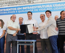 O governador Carlos Massa Ratinho inaugura a Escola Municipal Ana Zorning e confirma recursos para pavimentação, em Rio Negro, região sudeste do Paraná. Presentes no evento: prefeito de Rio Negro, Milton José Paizani; secretário de Desenvolvimento Urbano, João Carlos Ortega; secretário de Educação e do Esporte, Renato Feder; de Agricultura e Abastecimento, Norberto Ortigara; entre outros.Rio Negro, 13-02-20.Foto: Arnaldo Alves / AEN.