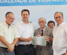 O governador Carlos Massa Ratinho inaugura a Escola Municipal Ana Zorning e confirma recursos para pavimentação, em Rio Negro, região sudeste do Paraná. Presentes no evento: prefeito de Rio Negro, Milton José Paizani; secretário de Desenvolvimento Urbano, João Carlos Ortega; secretário de Educação e do Esporte, Renato Feder; de Agricultura e Abastecimento, Norberto Ortigara; entre outros.Rio Negro, 13-02-20.Foto: Arnaldo Alves / AEN.