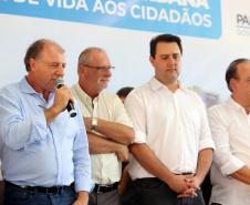 O governador Carlos Massa Ratinho inaugura a Escola Municipal Ana Zorning e confirma recursos para pavimentação, em Rio Negro, região sudeste do Paraná. Presentes no evento: prefeito de Rio Negro, Milton José Paizani; secretário de Desenvolvimento Urbano, João Carlos Ortega; secretário de Educação e do Esporte, Renato Feder; de Agricultura e Abastecimento, Norberto Ortigara; entre outros.Rio Negro, 13-02-20.Foto: Arnaldo Alves / AEN.