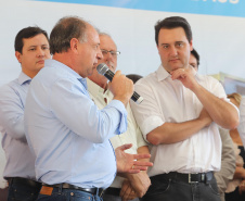 O governador Carlos Massa Ratinho inaugura a Escola Municipal Ana Zorning e confirma recursos para pavimentação, em Rio Negro, região sudeste do Paraná. Presentes no evento: prefeito de Rio Negro, Milton José Paizani; secretário de Desenvolvimento Urbano, João Carlos Ortega; secretário de Educação e do Esporte, Renato Feder; de Agricultura e Abastecimento, Norberto Ortigara; entre outros.Rio Negro, 13-02-20.Foto: Arnaldo Alves / AEN.