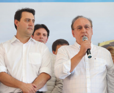 O governador Carlos Massa Ratinho inaugura a Escola Municipal Ana Zorning e confirma recursos para pavimentação, em Rio Negro, região sudeste do Paraná. Presentes no evento: prefeito de Rio Negro, Milton José Paizani; secretário de Desenvolvimento Urbano, João Carlos Ortega; secretário de Educação e do Esporte, Renato Feder; de Agricultura e Abastecimento, Norberto Ortigara; entre outros.Rio Negro, 13-02-20.Foto: Arnaldo Alves / AEN.
