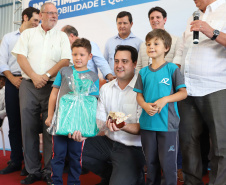 O governador Carlos Massa Ratinho inaugura a Escola Municipal Ana Zorning e confirma recursos para pavimentação, em Rio Negro, região sudeste do Paraná. Presentes no evento: prefeito de Rio Negro, Milton José Paizani; secretário de Desenvolvimento Urbano, João Carlos Ortega; secretário de Educação e do Esporte, Renato Feder; de Agricultura e Abastecimento, Norberto Ortigara; entre outros.Rio Negro, 13-02-20.Foto: Arnaldo Alves / AEN.